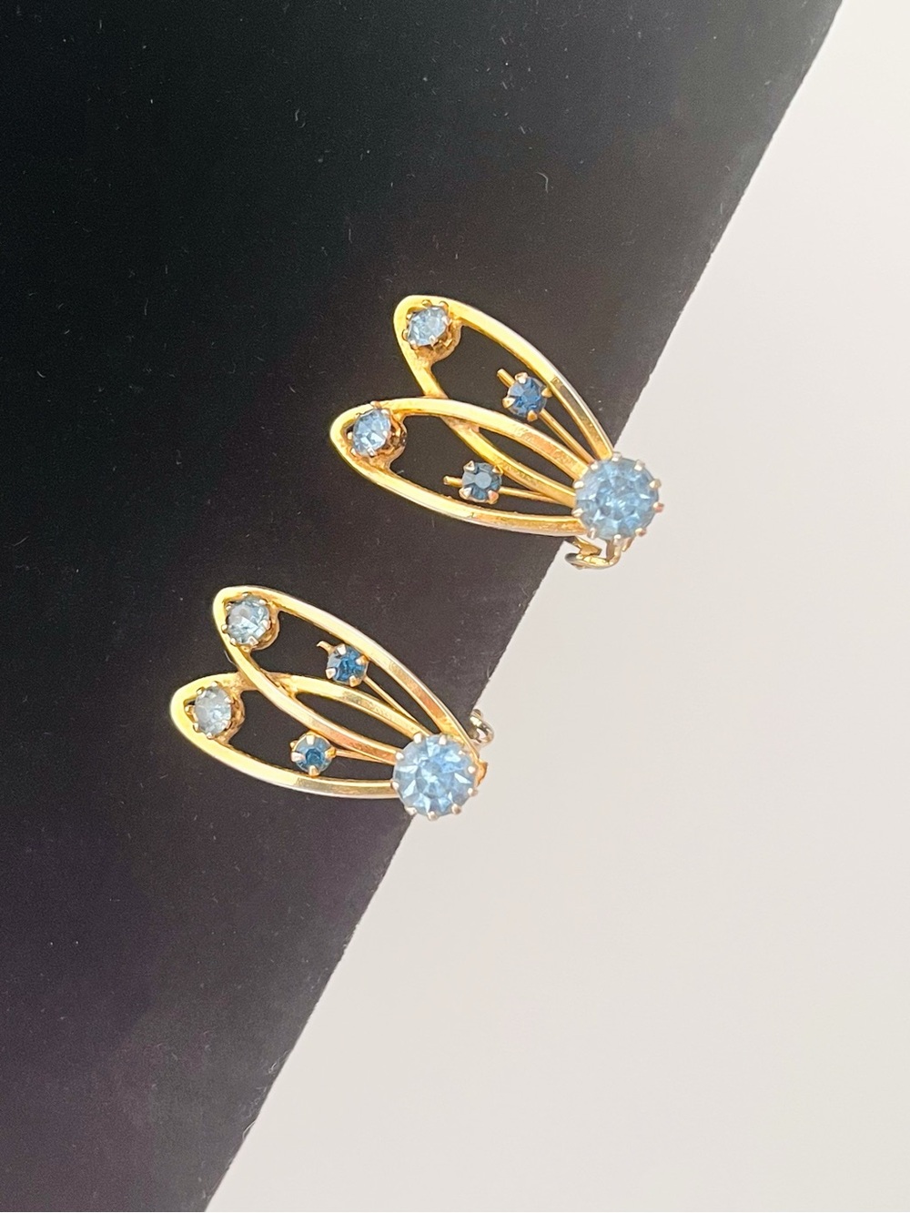 Vintage Signed TRIAD Mid-Century Gold Tone Blue Rhinestone Clip-On Earrings